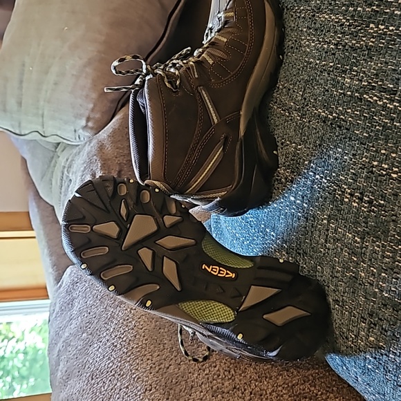 Keen hikers, brown, size 8.5 - Picture 3 of 3